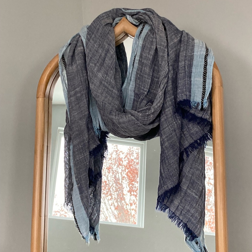 Francesca’s oversized blanket scarf
